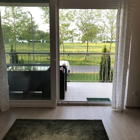 Relax Apartman Lägenhet Zamárdi Exteriör bild